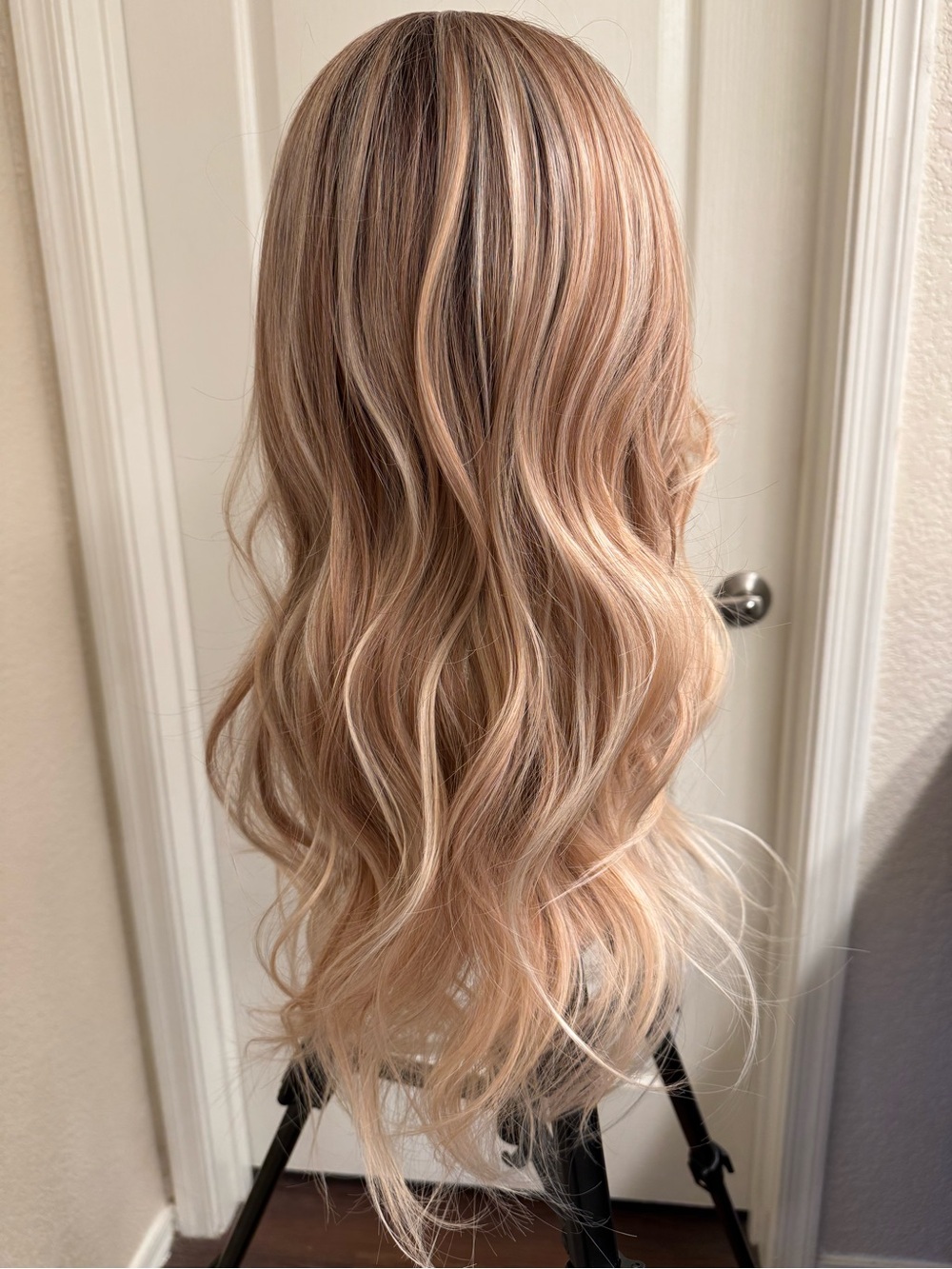NWT Carkira Boss Crowns California Blondicot Wig - Picture 4 of 10